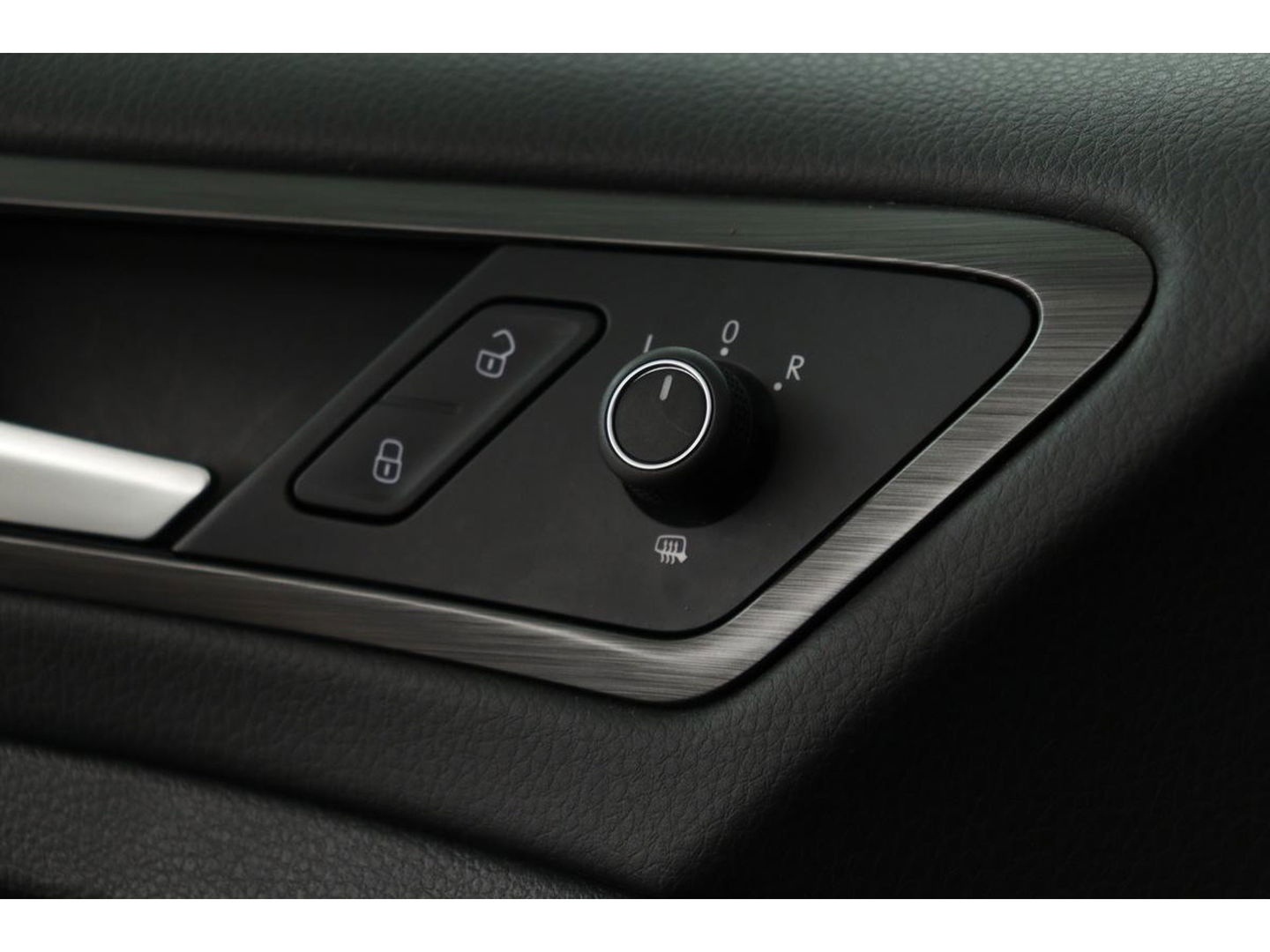 Volkswagen Golf 1.0 TSI Comfortline | Carplay | Navigatie | Adaptive cruise | Climate control | PDC | Bluetooth | Comfortstoelen | LED