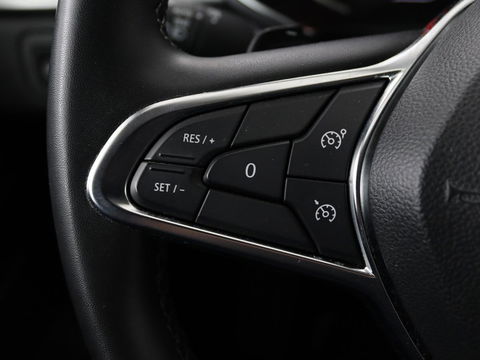 Renault Captur 1.3 TCe Intens | Automaat | Trekhaak | Carplay | Full LED | Navigatie | Keyless | Climate control | Getint glas | Cruise control