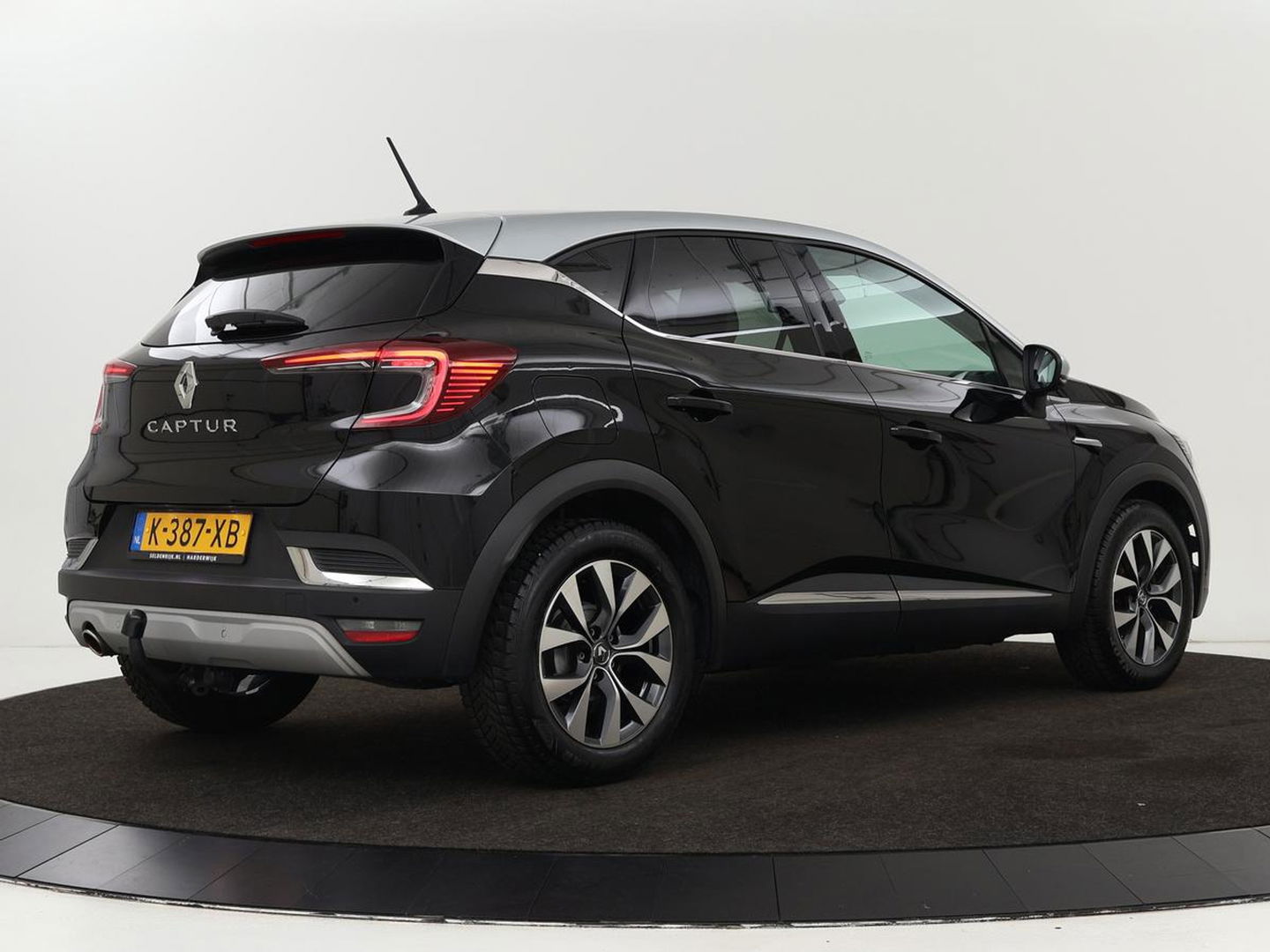 Renault Captur 1.3 TCe Intens | Automaat | Trekhaak | Carplay | Full LED | Navigatie | Keyless | Climate control | Getint glas | Cruise control