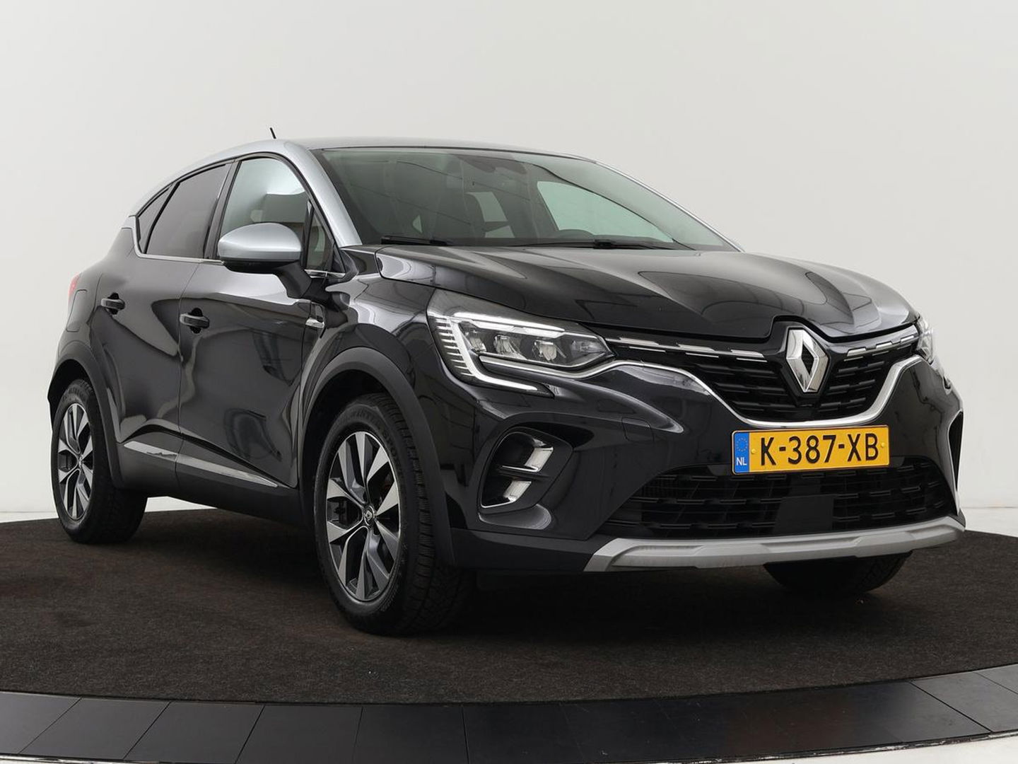 Renault Captur 1.3 TCe Intens | Automaat | Trekhaak | Carplay | Full LED | Navigatie | Keyless | Climate control | Getint glas | Cruise control