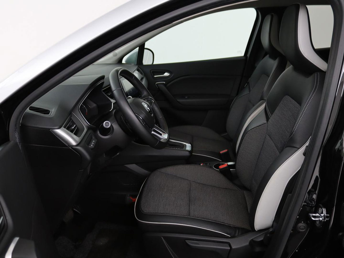 Renault Captur 1.3 TCe Intens | Automaat | Trekhaak | Carplay | Full LED | Navigatie | Keyless | Climate control | Getint glas | Cruise control