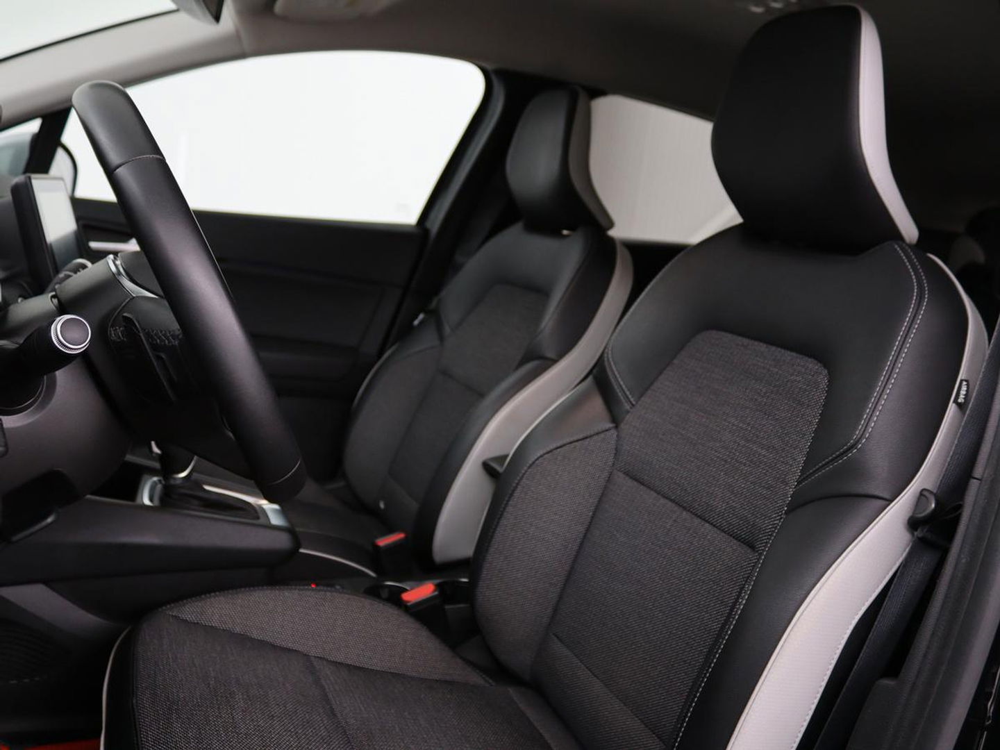 Renault Captur 1.3 TCe Intens | Automaat | Trekhaak | Carplay | Full LED | Navigatie | Keyless | Climate control | Getint glas | Cruise control