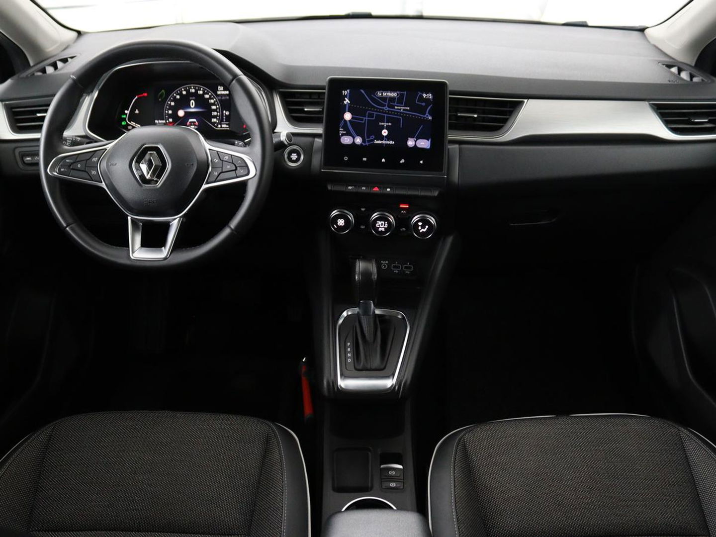 Renault Captur 1.3 TCe Intens | Automaat | Trekhaak | Carplay | Full LED | Navigatie | Keyless | Climate control | Getint glas | Cruise control