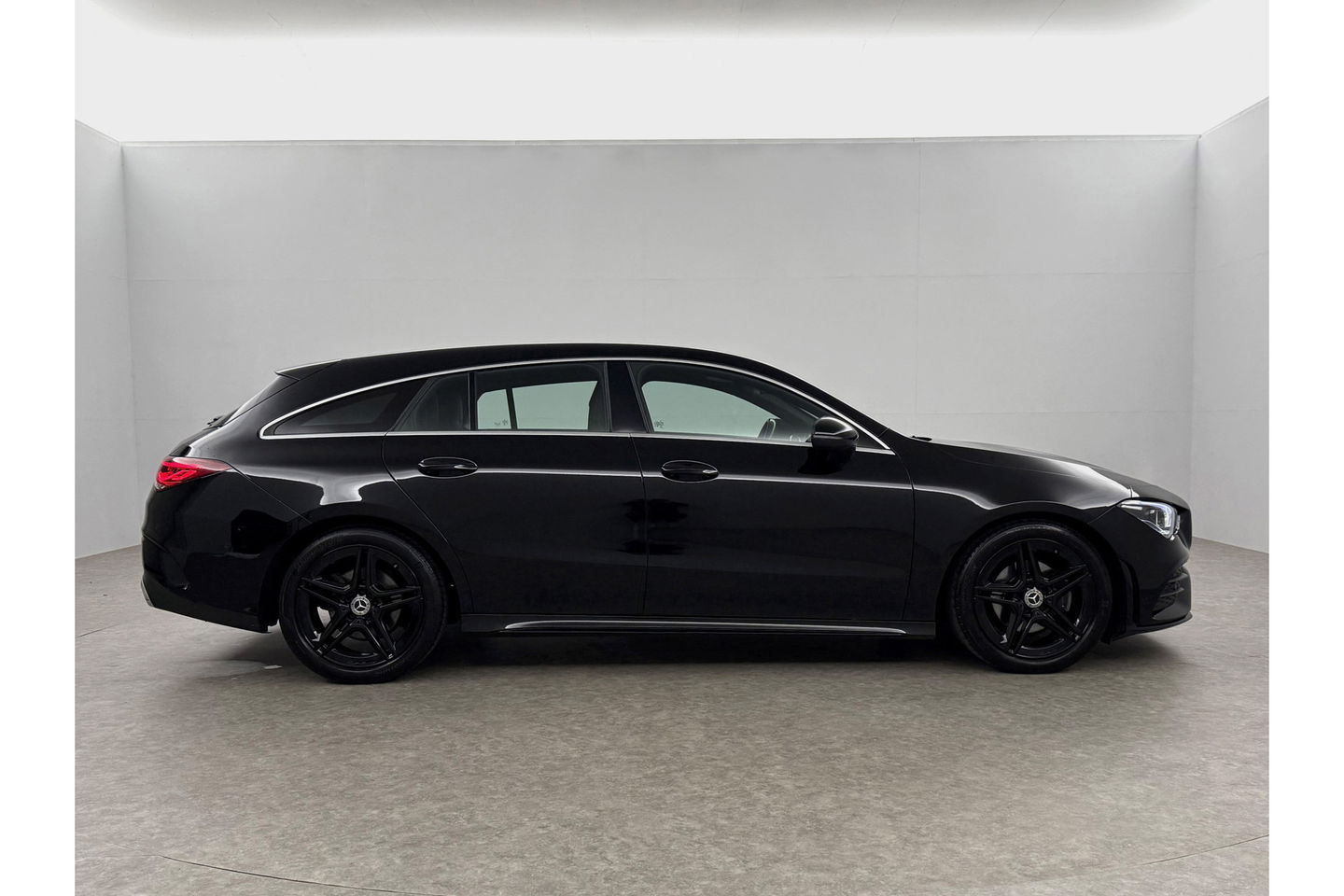 Mercedes-Benz CLA-Klasse 180 AMG Camera LED Virtual Trekhaak Clima Cruise Navigatie PDC 18"LMV