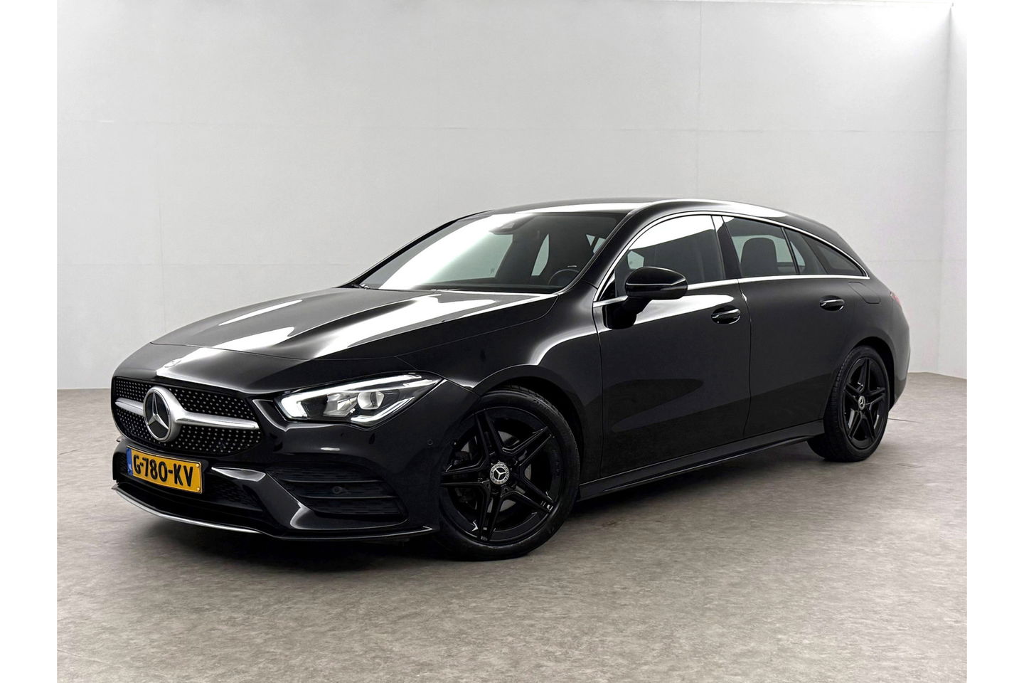 Mercedes-Benz CLA-Klasse 180 AMG Camera LED Virtual Trekhaak Clima Cruise Navigatie PDC 18"LMV