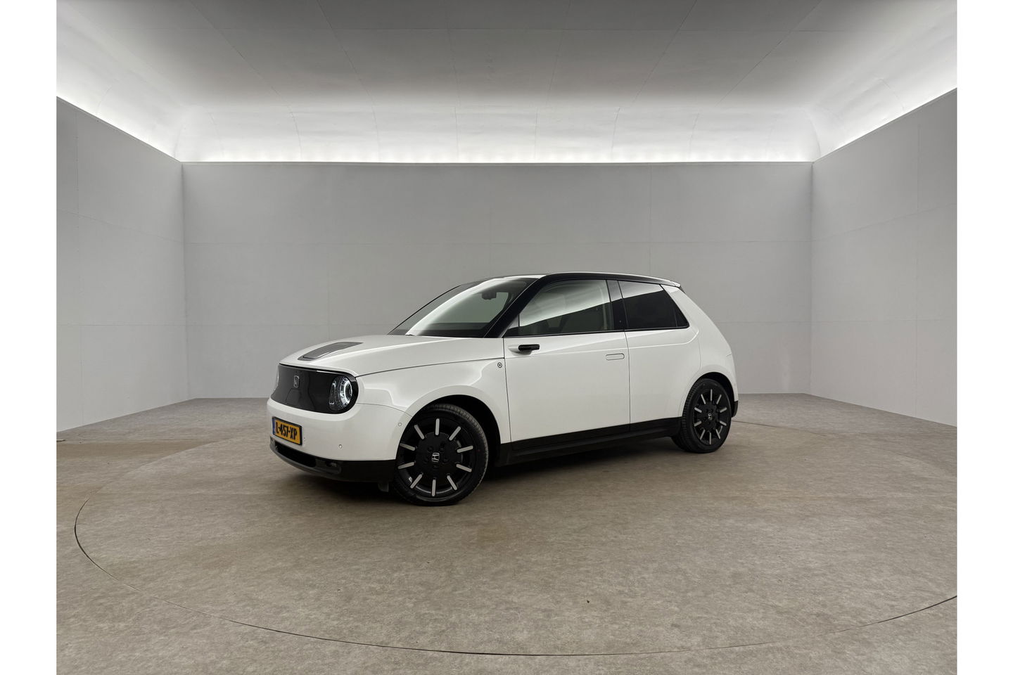 Honda Honda-E Advance 154PK Elektrisch LED Widescreen Zijcamera Spiegel Pano-view 360Camera Cruise Carplay Clima 17"LMV Navi PDC