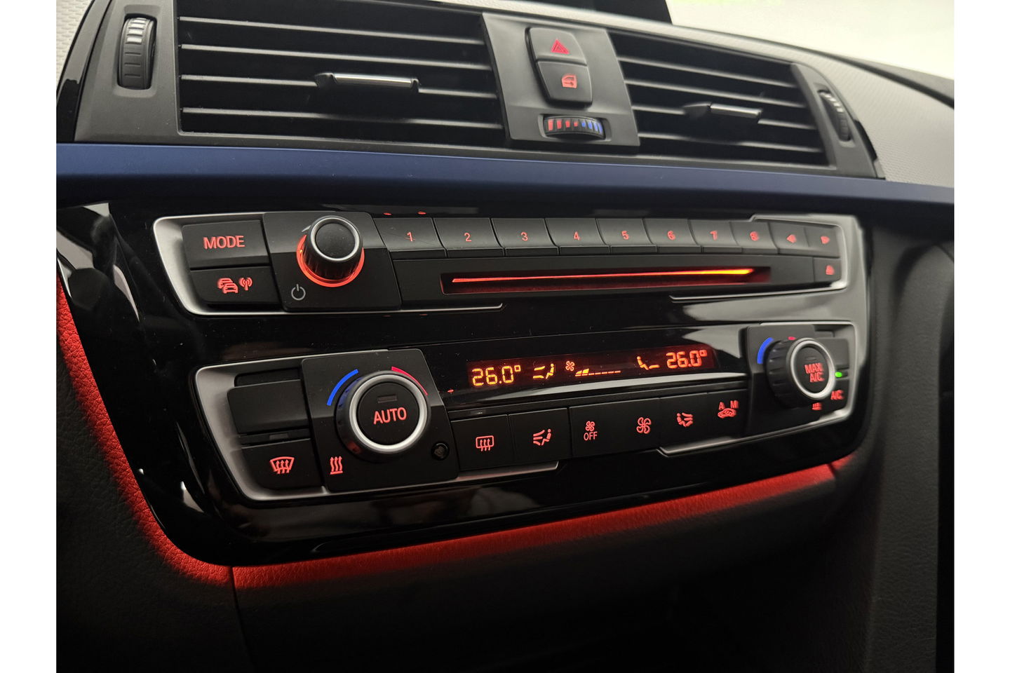 BMW 3 Serie 318i Executive Sfeer LED Clima Cruise Navi PDC 18''LMV