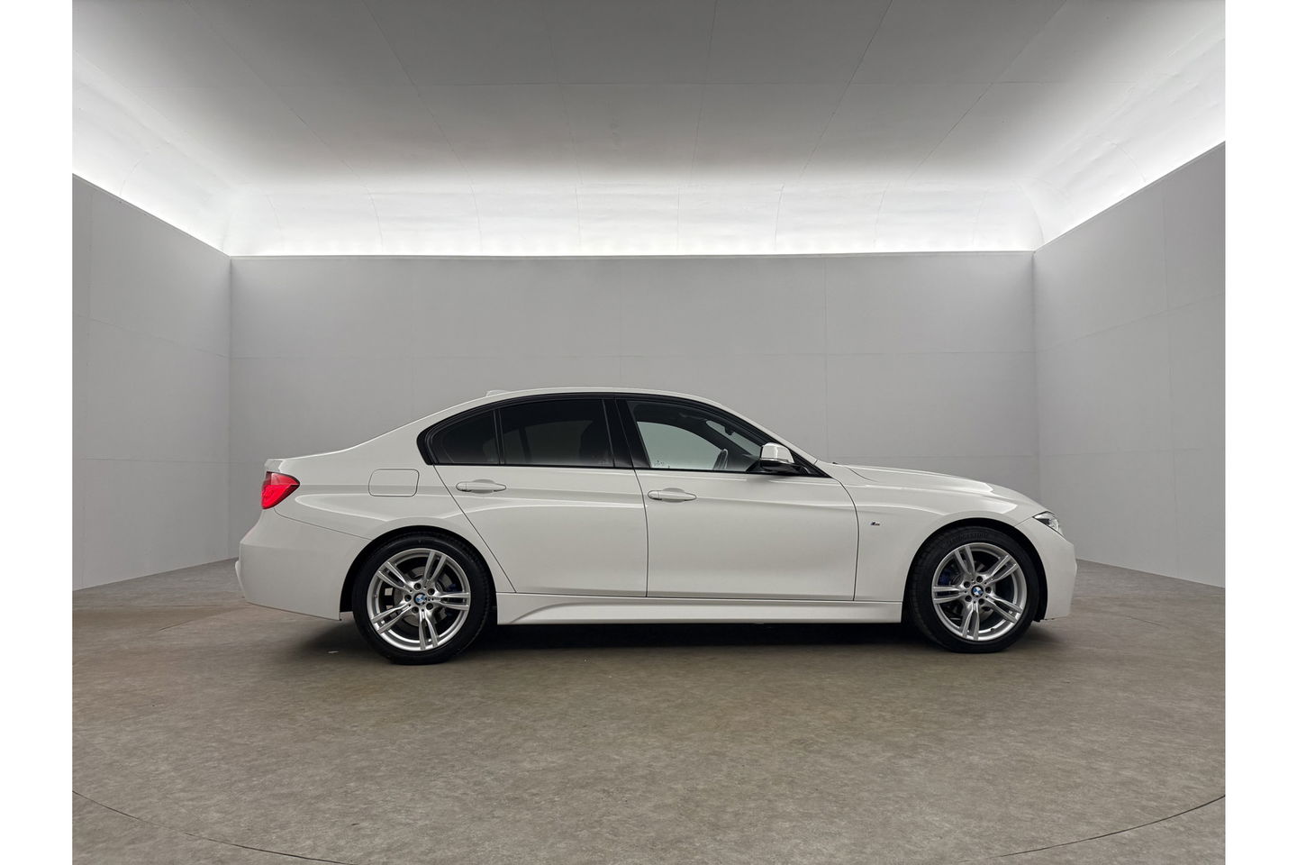 BMW 3 Serie 318i Executive Sfeer LED Clima Cruise Navi PDC 18''LMV