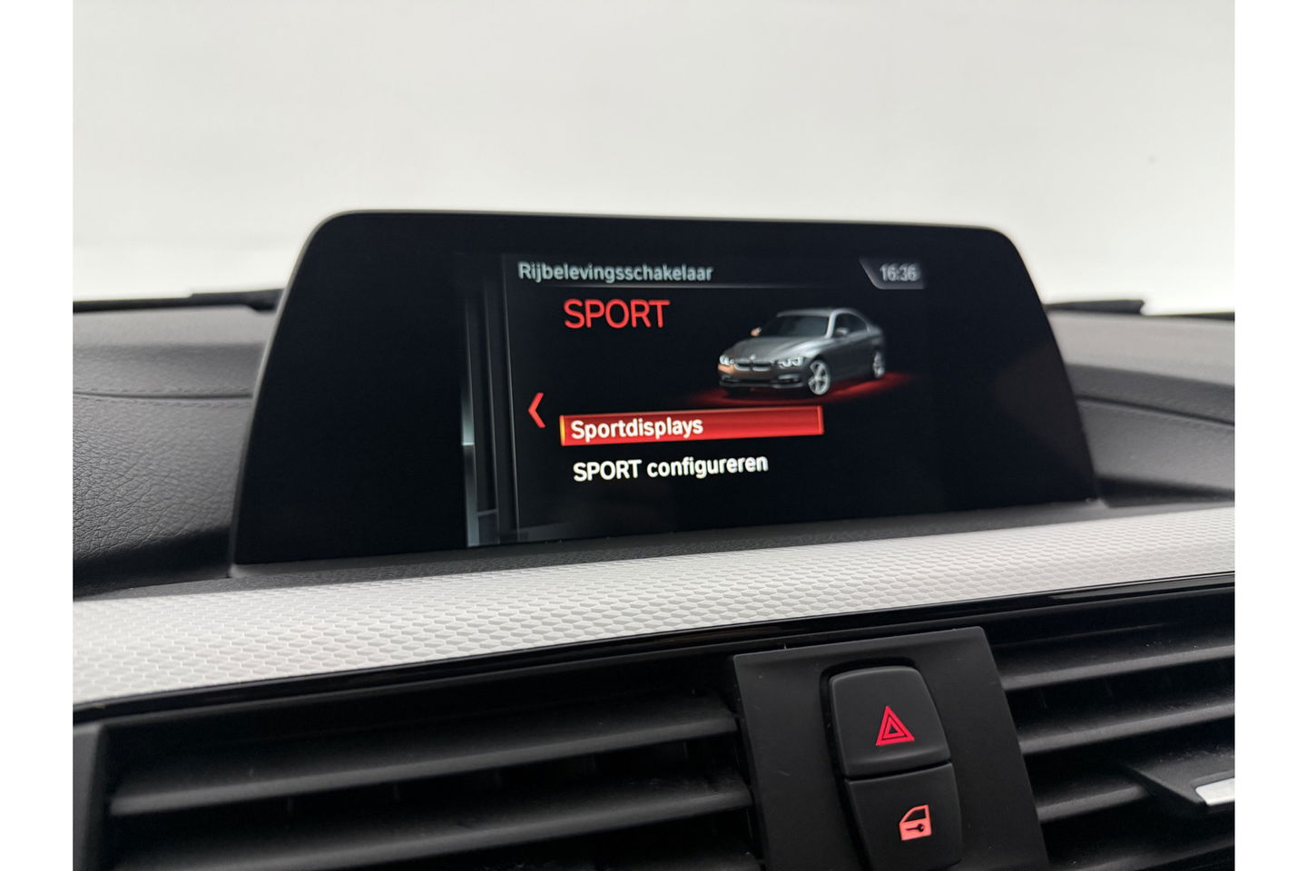 BMW 3 Serie 318i Executive Sfeer LED Clima Cruise Navi PDC 18''LMV