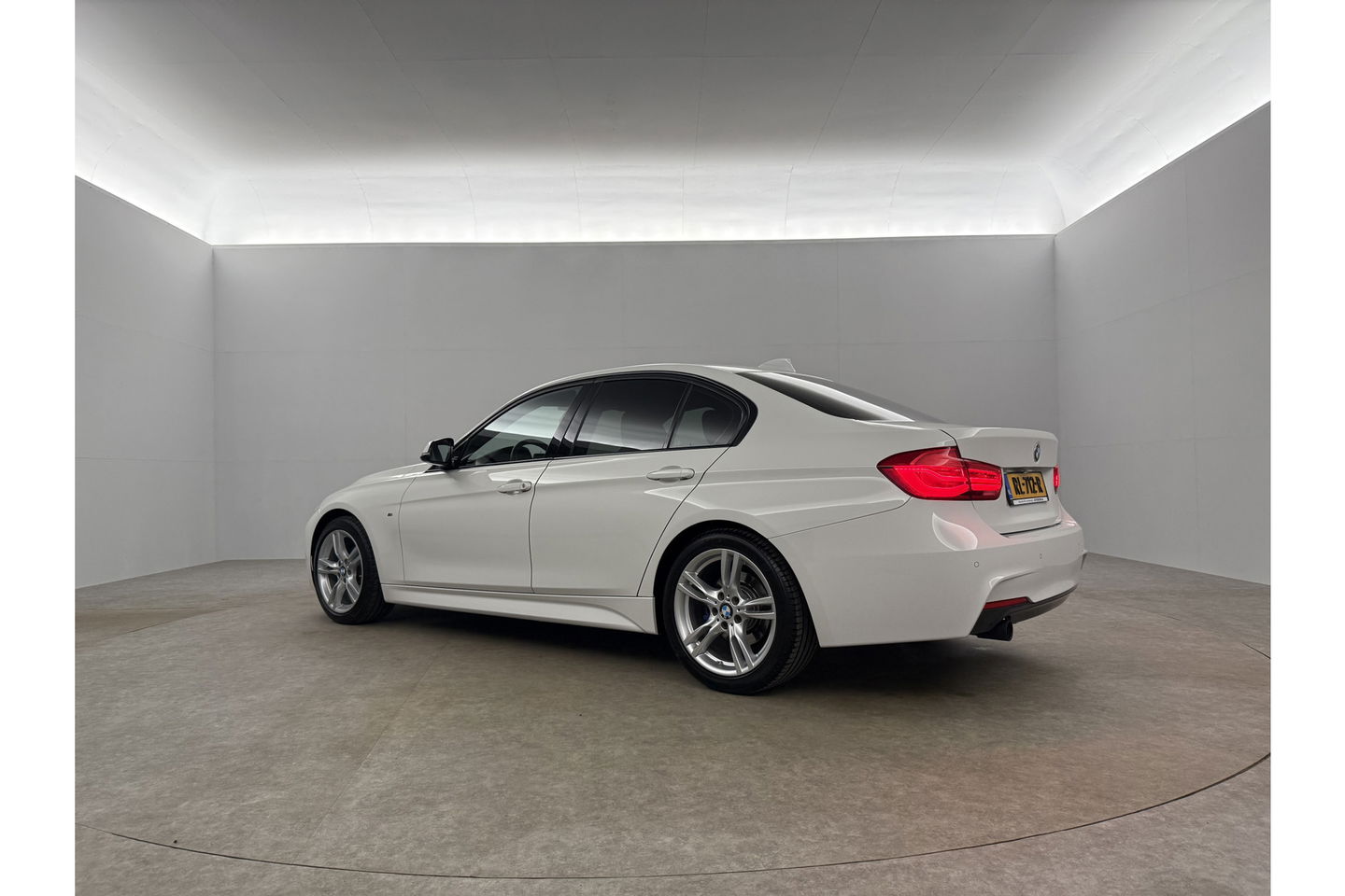 BMW 3 Serie 318i Executive Sfeer LED Clima Cruise Navi PDC 18''LMV