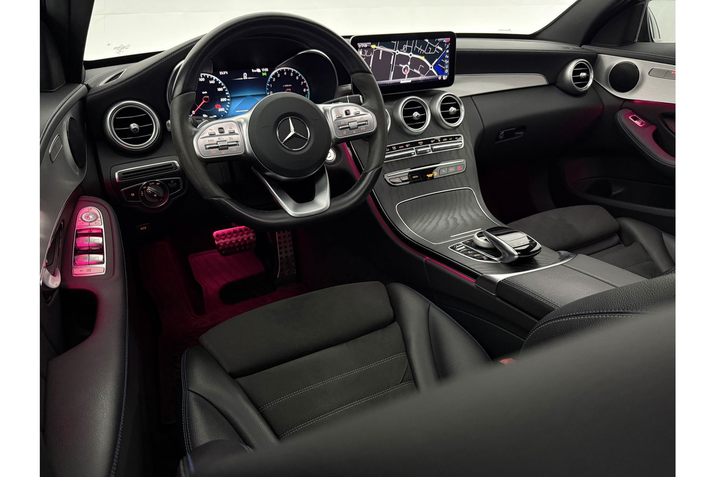 Mercedes-Benz C-Klasse C300e AMG 211PK Pano 360Camera Trekhaak Sfeerverl. Carplay Clima LED Navi Stoelverwarming