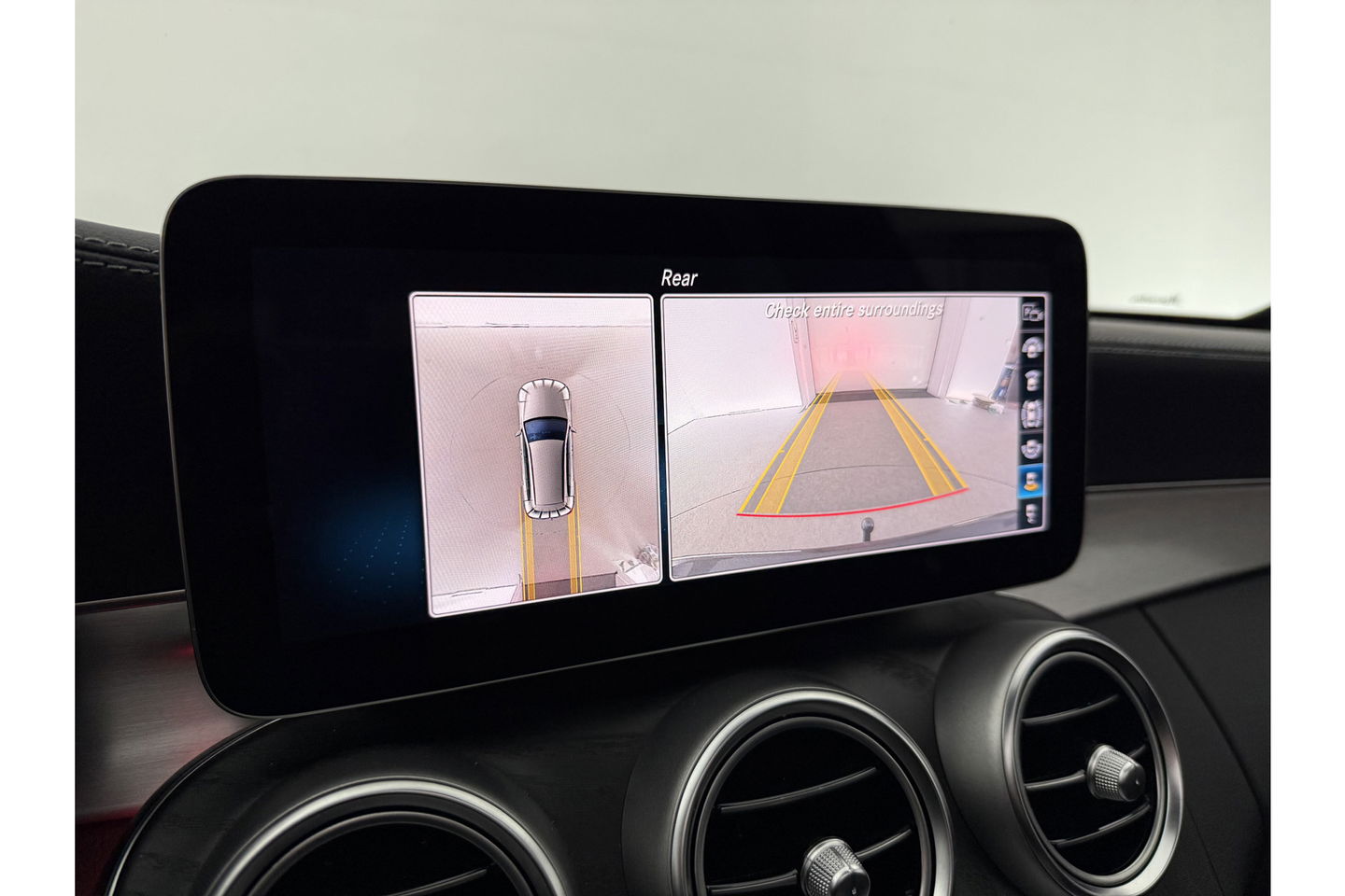 Mercedes-Benz C-Klasse C300e AMG 211PK Pano 360Camera Trekhaak Sfeerverl. Carplay Clima LED Navi Stoelverwarming