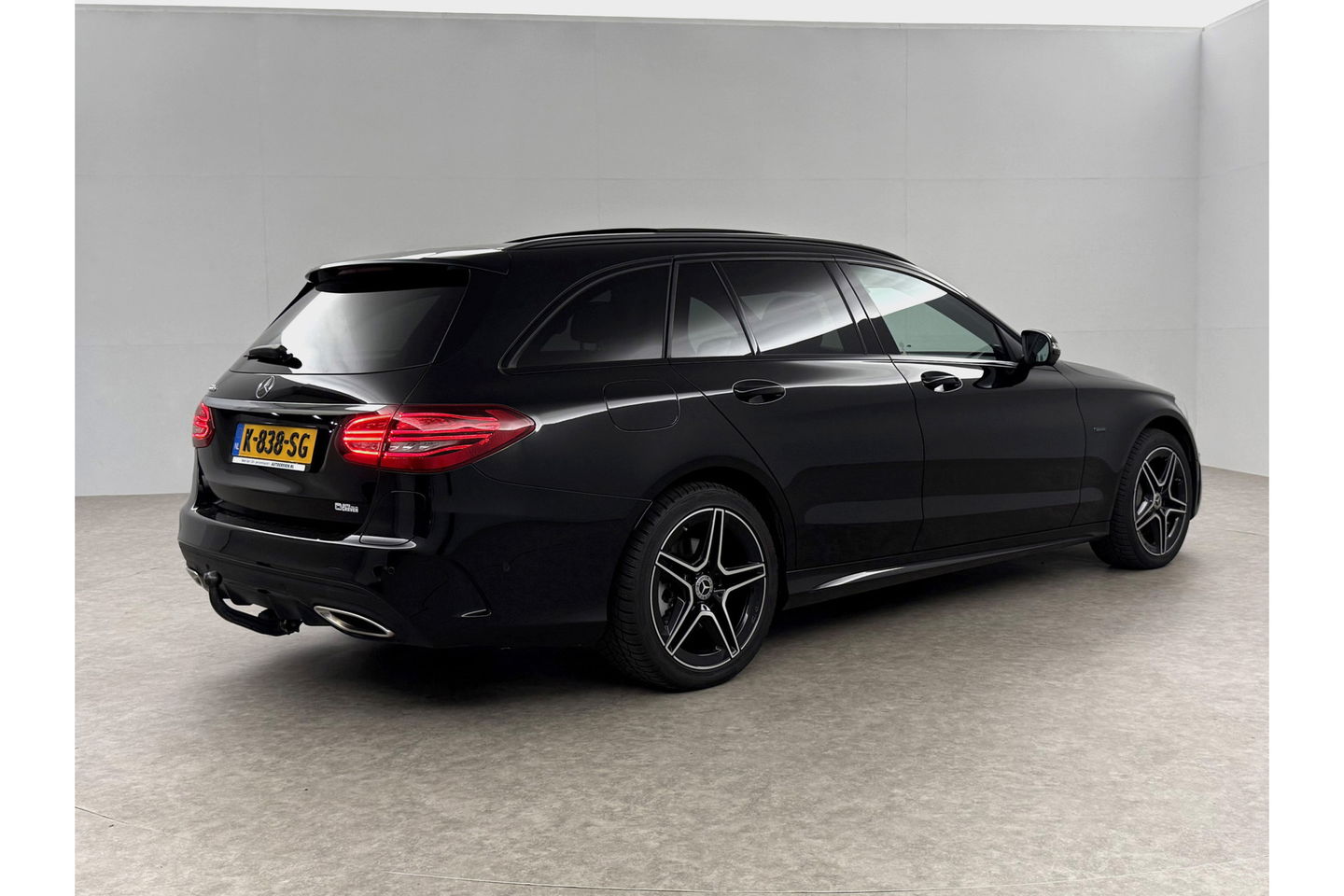 Mercedes-Benz C-Klasse C300e AMG 211PK Pano 360Camera Trekhaak Sfeerverl. Carplay Clima LED Navi Stoelverwarming