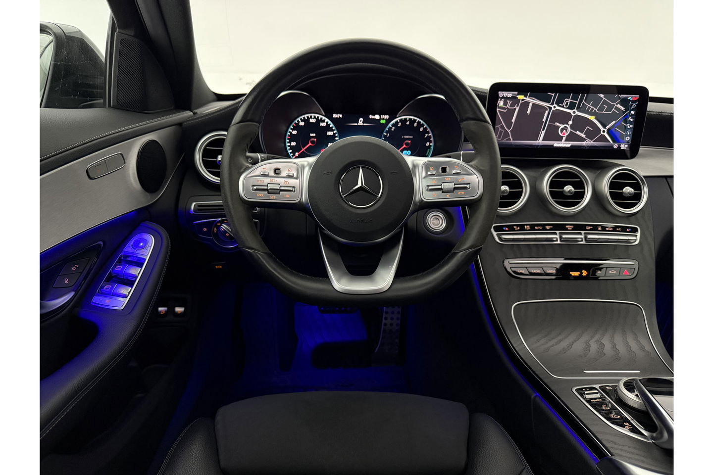 Mercedes-Benz C-Klasse C300e AMG 211PK Pano 360Camera Trekhaak Sfeerverl. Carplay Clima LED Navi Stoelverwarming