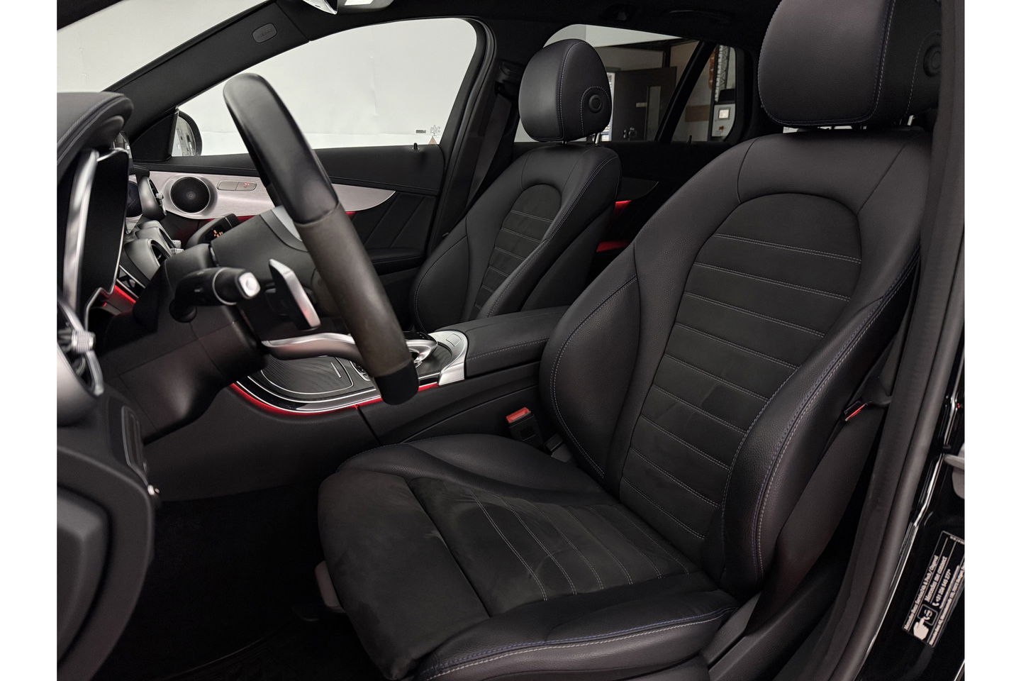 Mercedes-Benz C-Klasse C300e AMG 211PK Pano 360Camera Trekhaak Sfeerverl. Carplay Clima LED Navi Stoelverwarming