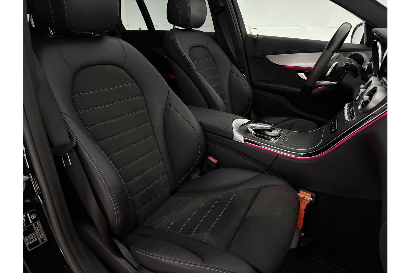 Mercedes-Benz C-Klasse C300e AMG 211PK Pano 360Camera Trekhaak Sfeerverl. Carplay Clima LED Navi Stoelverwarming
