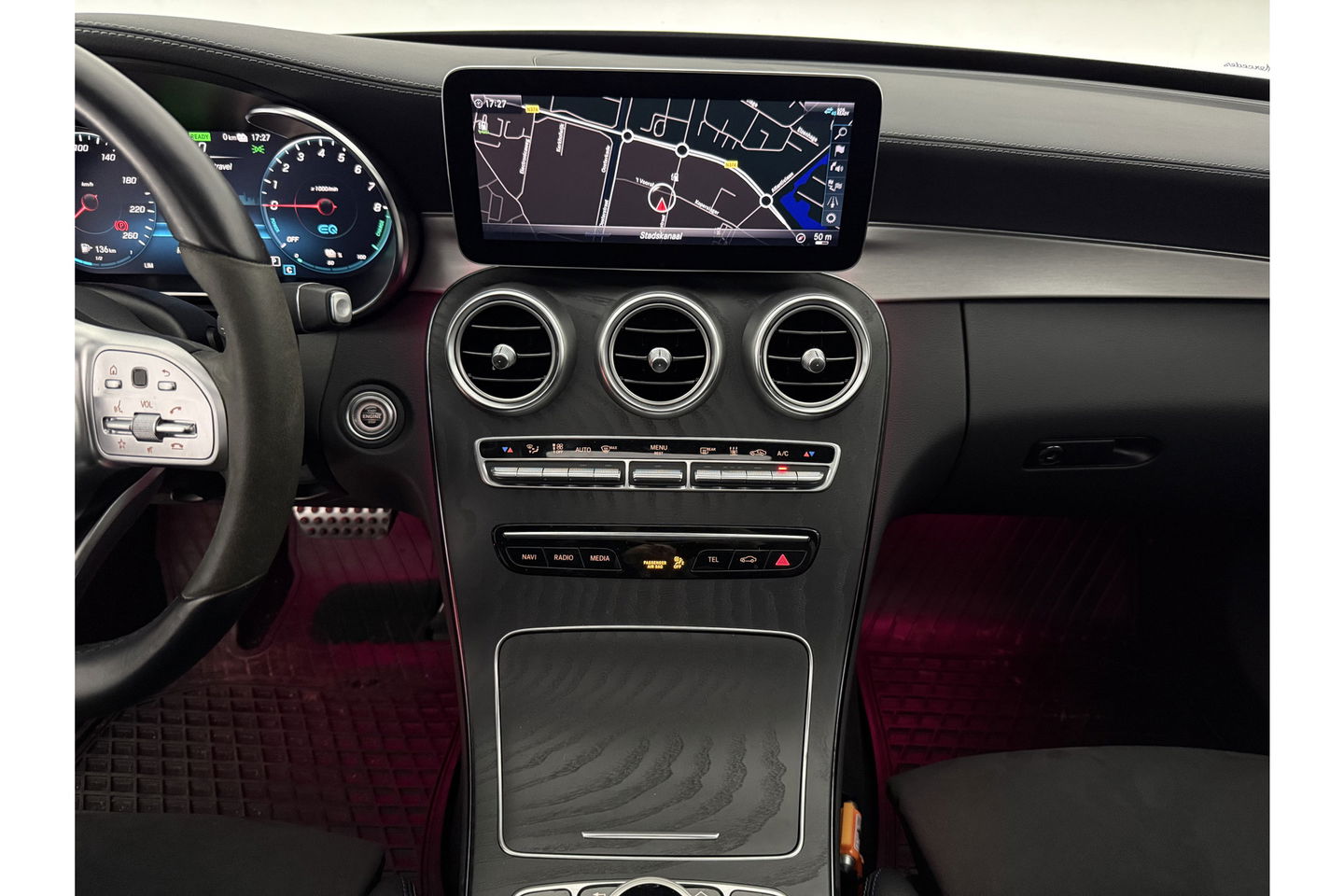 Mercedes-Benz C-Klasse C300e AMG 211PK Pano 360Camera Trekhaak Sfeerverl. Carplay Clima LED Navi Stoelverwarming