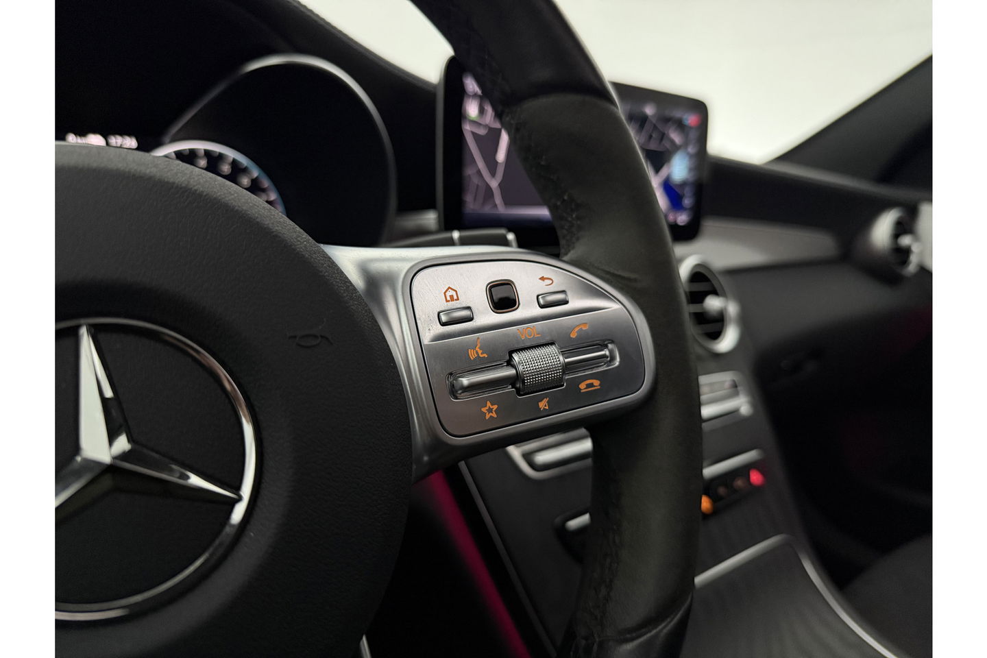 Mercedes-Benz C-Klasse C300e AMG 211PK Pano 360Camera Trekhaak Sfeerverl. Carplay Clima LED Navi Stoelverwarming