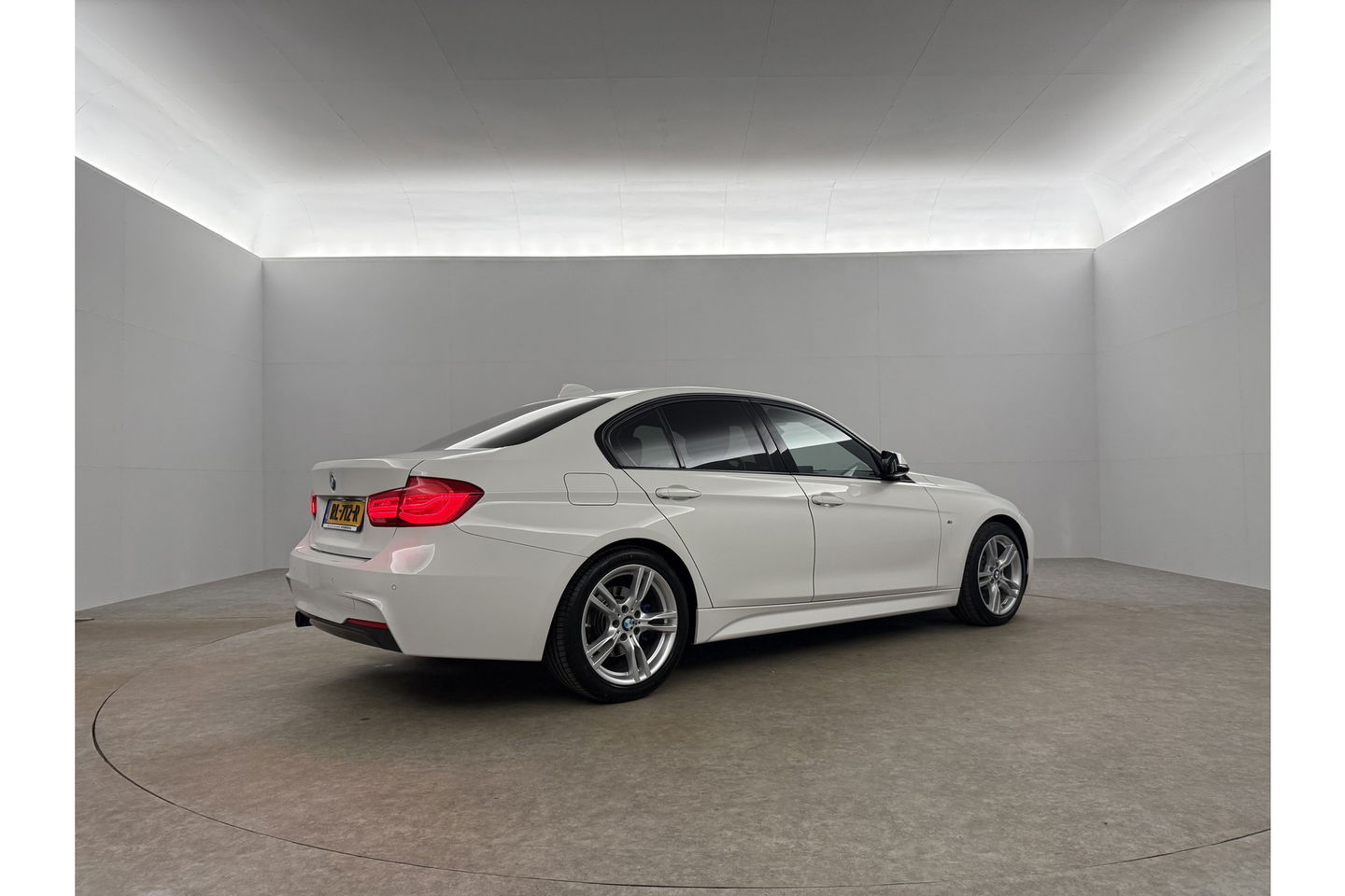 BMW 3 Serie 318i Executive Sfeer LED Clima Cruise Navi PDC 18''LMV