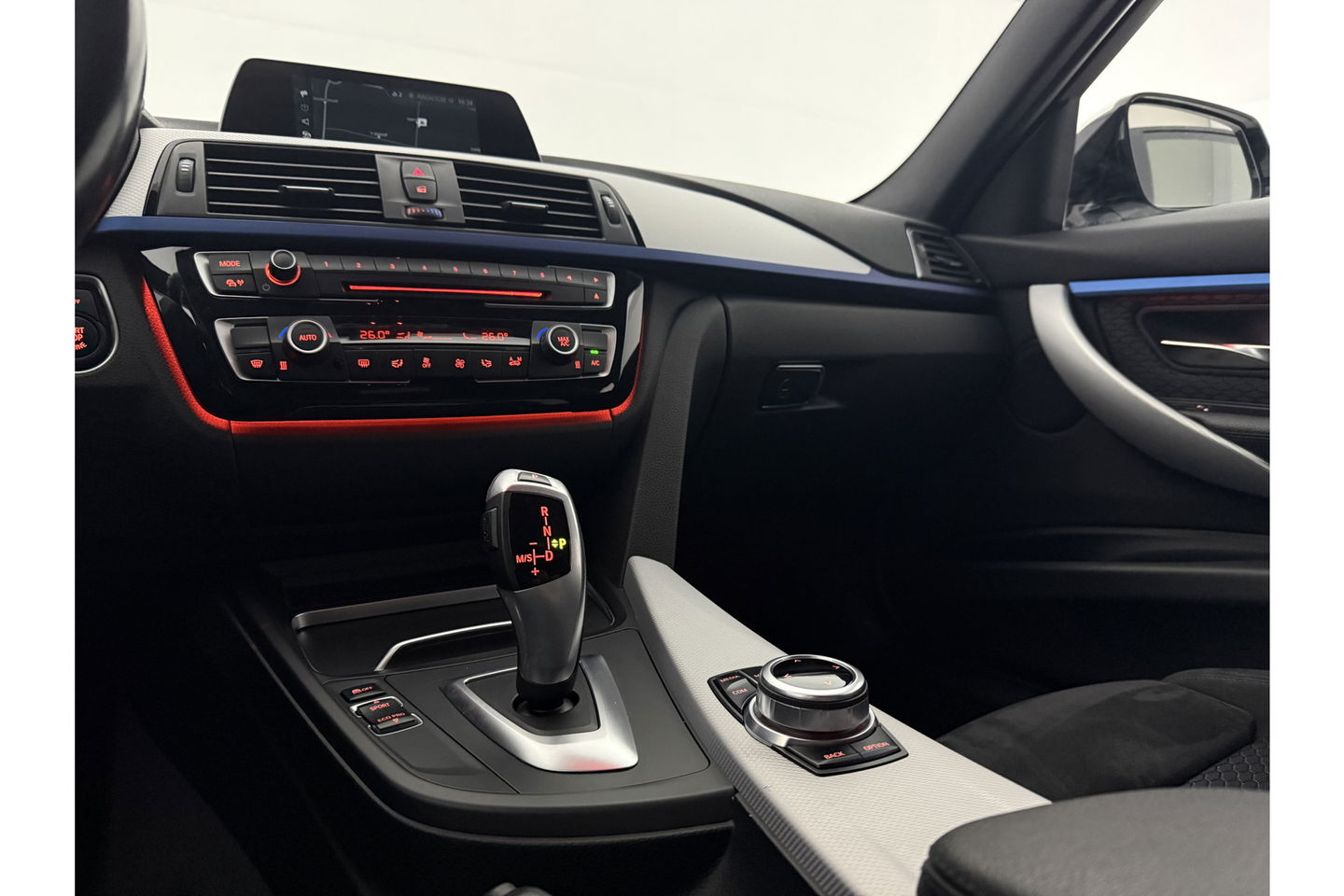 BMW 3 Serie 318i Executive Sfeer LED Clima Cruise Navi PDC 18''LMV
