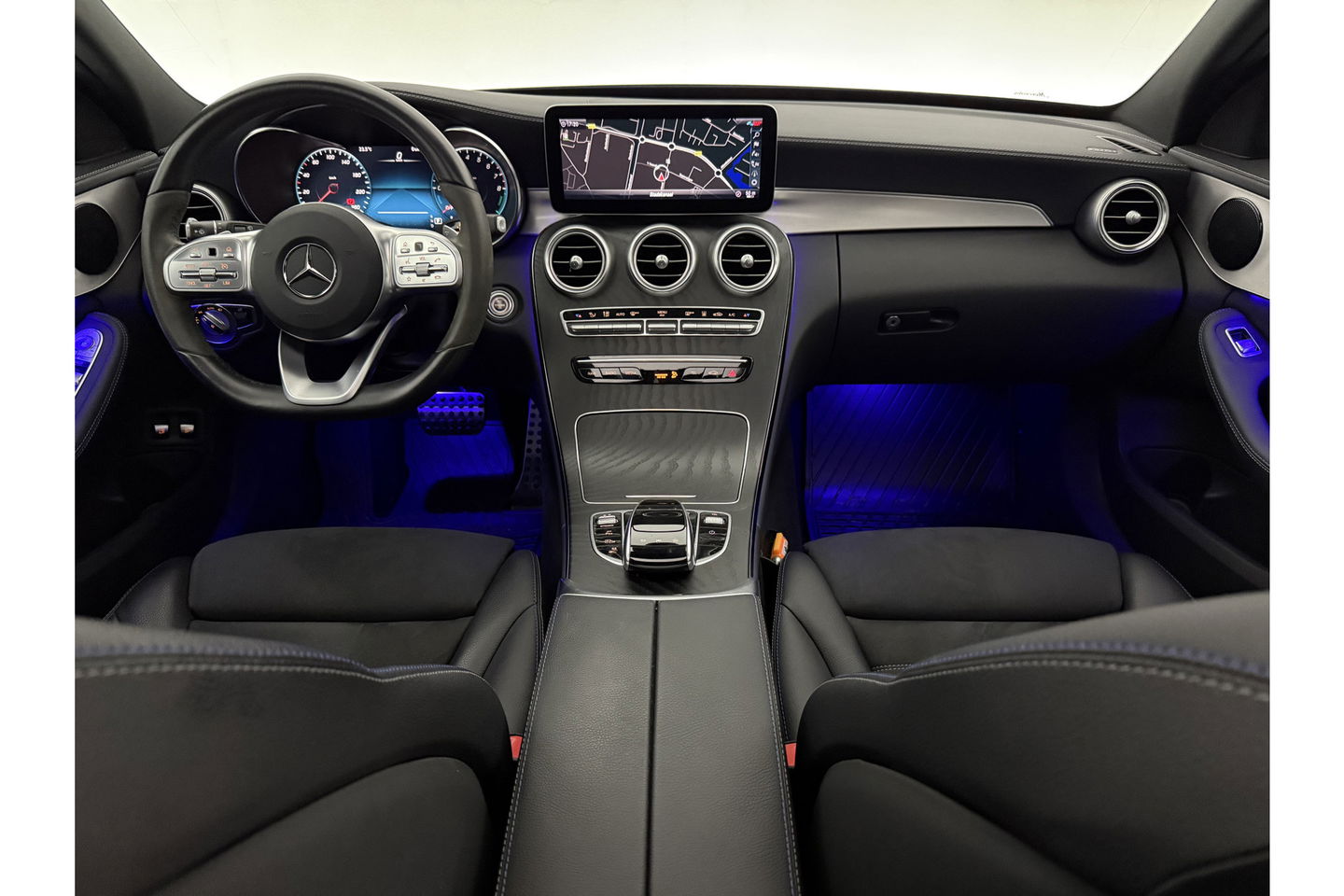 Mercedes-Benz C-Klasse C300e AMG 211PK Pano 360Camera Trekhaak Sfeerverl. Carplay Clima LED Navi Stoelverwarming