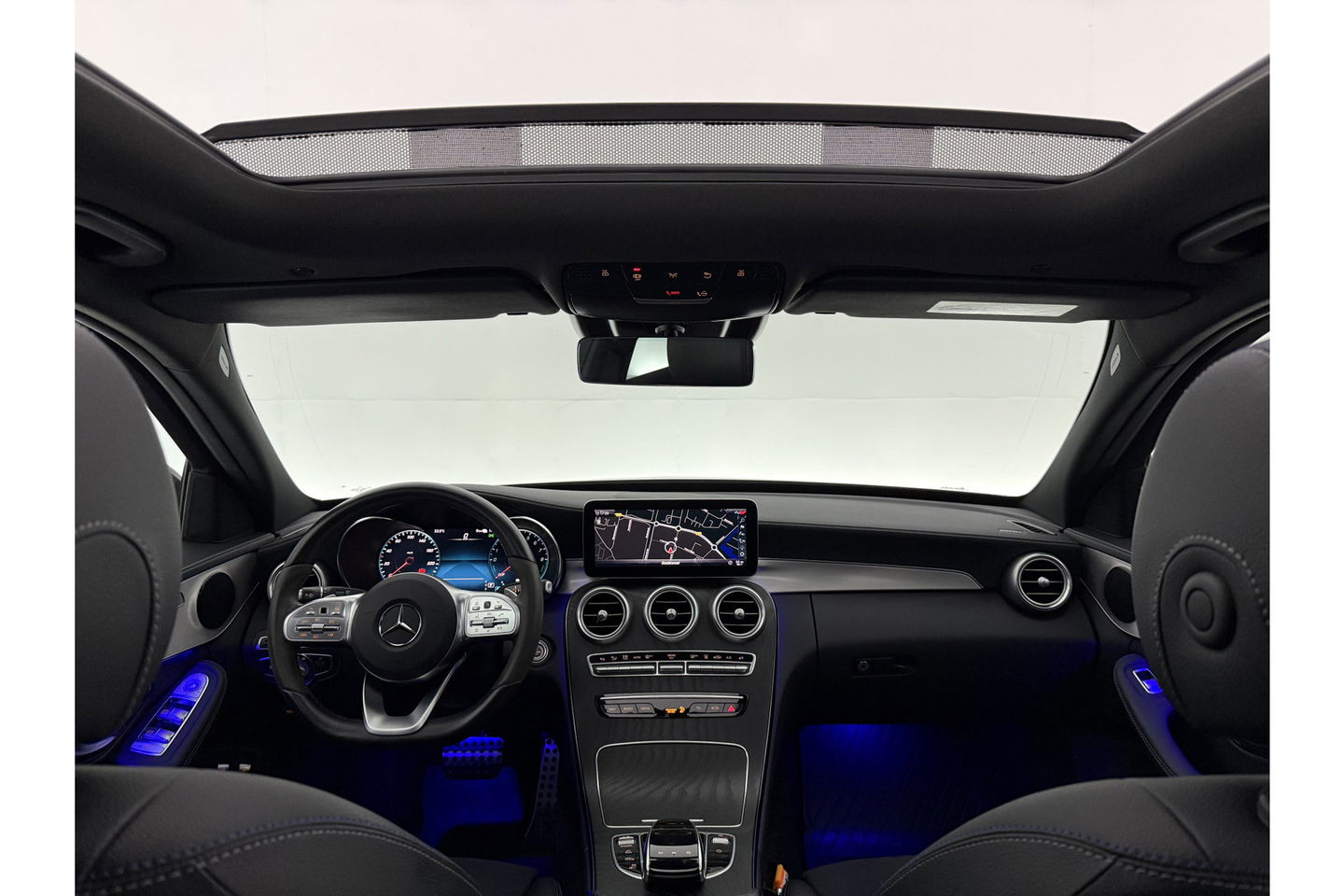 Mercedes-Benz C-Klasse C300e AMG 211PK Pano 360Camera Trekhaak Sfeerverl. Carplay Clima LED Navi Stoelverwarming