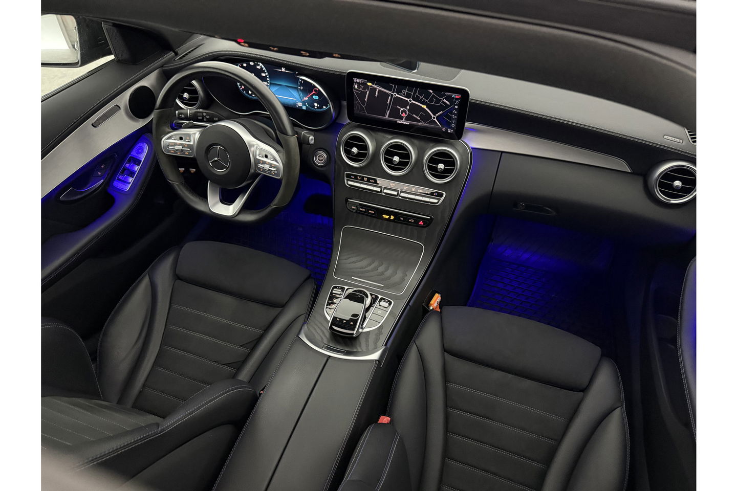 Mercedes-Benz C-Klasse C300e AMG 211PK Pano 360Camera Trekhaak Sfeerverl. Carplay Clima LED Navi Stoelverwarming