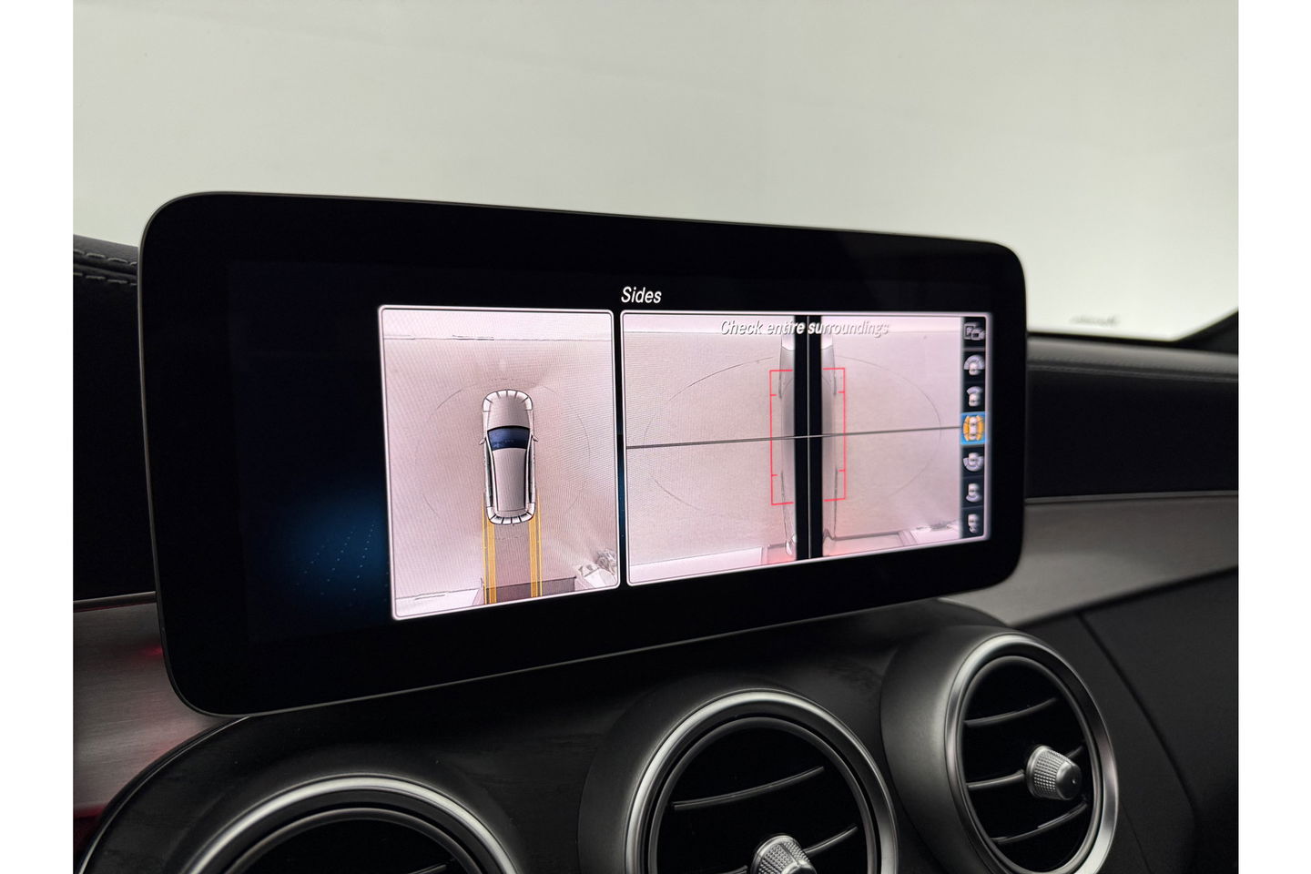 Mercedes-Benz C-Klasse C300e AMG 211PK Pano 360Camera Trekhaak Sfeerverl. Carplay Clima LED Navi Stoelverwarming