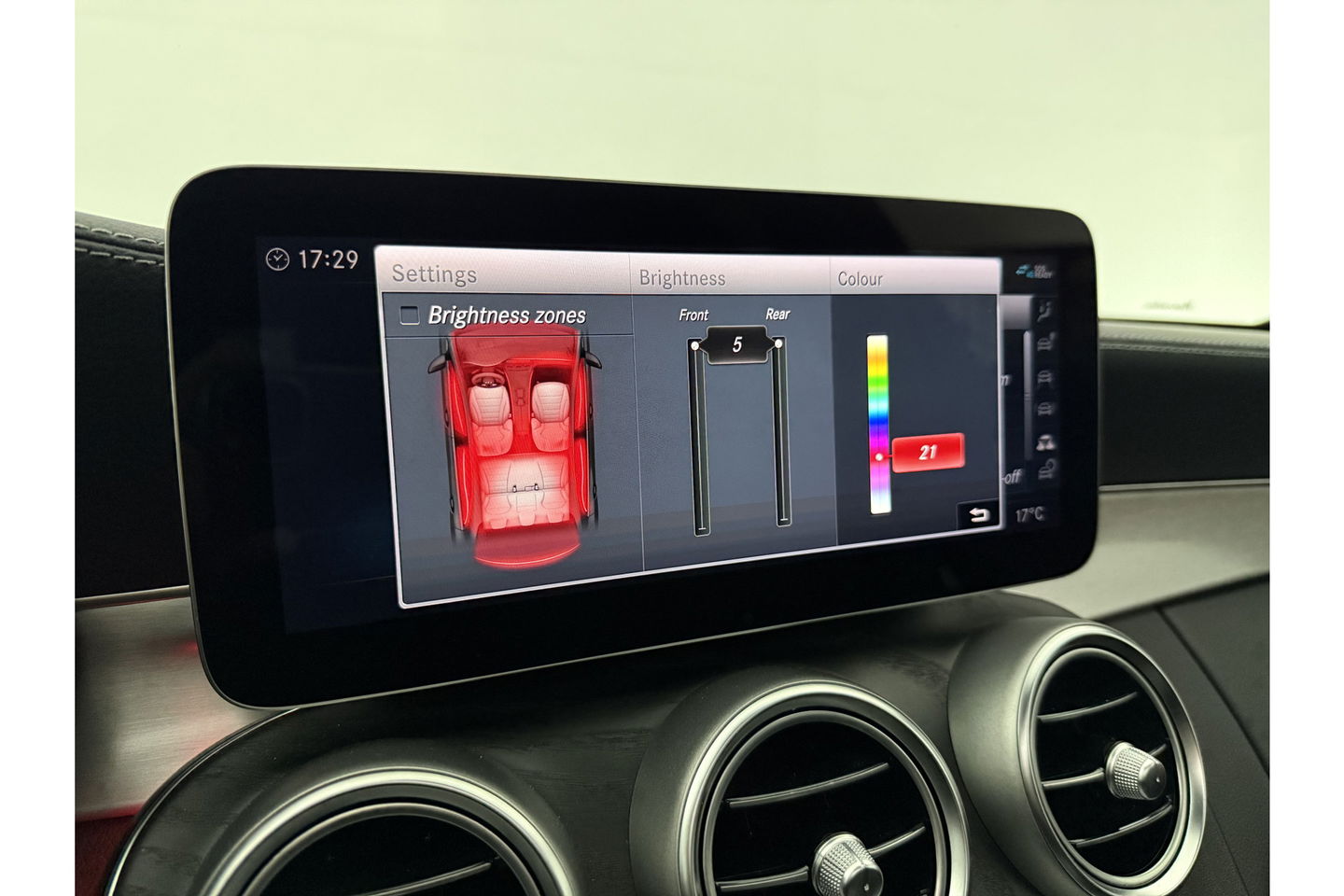 Mercedes-Benz C-Klasse C300e AMG 211PK Pano 360Camera Trekhaak Sfeerverl. Carplay Clima LED Navi Stoelverwarming