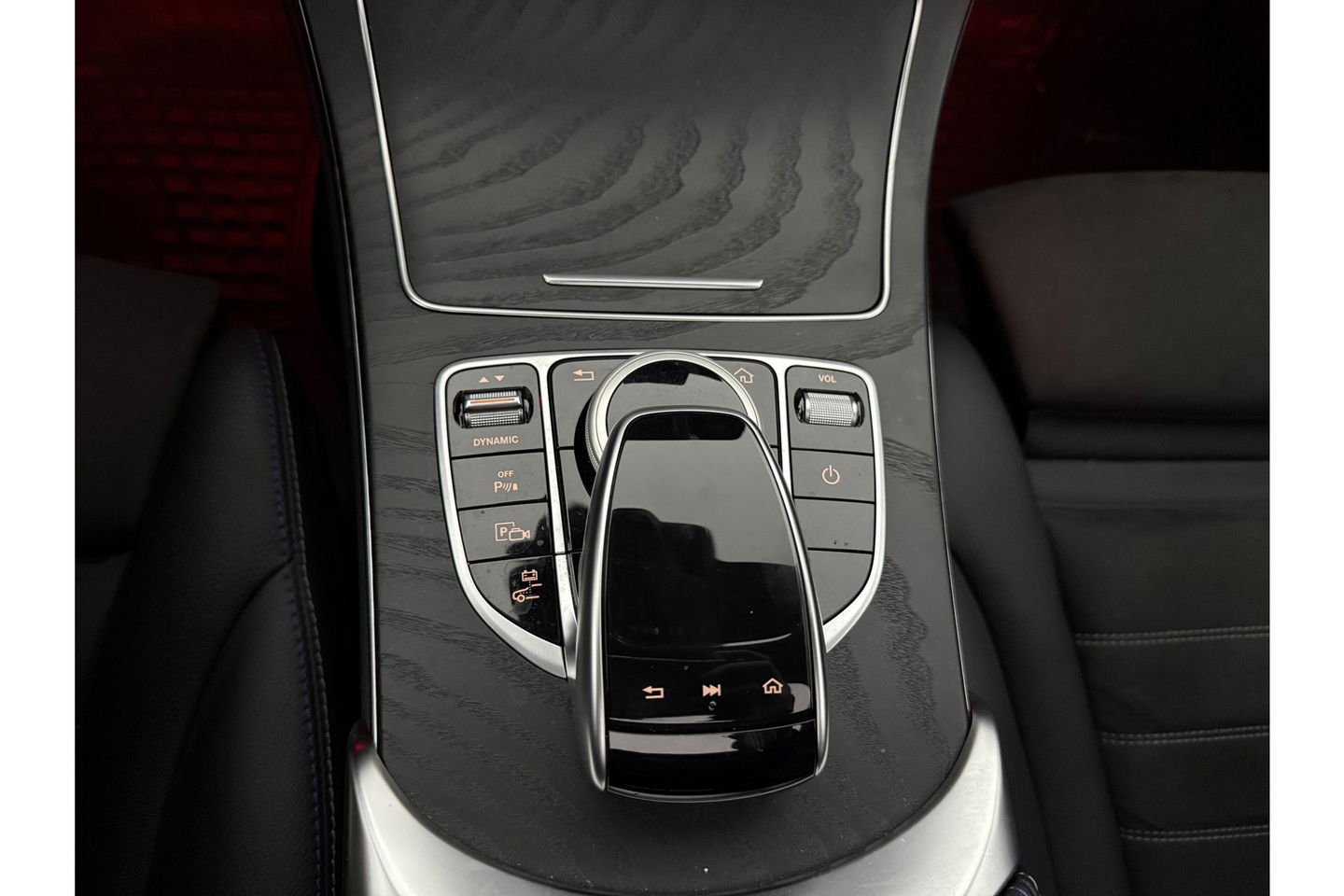 Mercedes-Benz C-Klasse C300e AMG 211PK Pano 360Camera Trekhaak Sfeerverl. Carplay Clima LED Navi Stoelverwarming