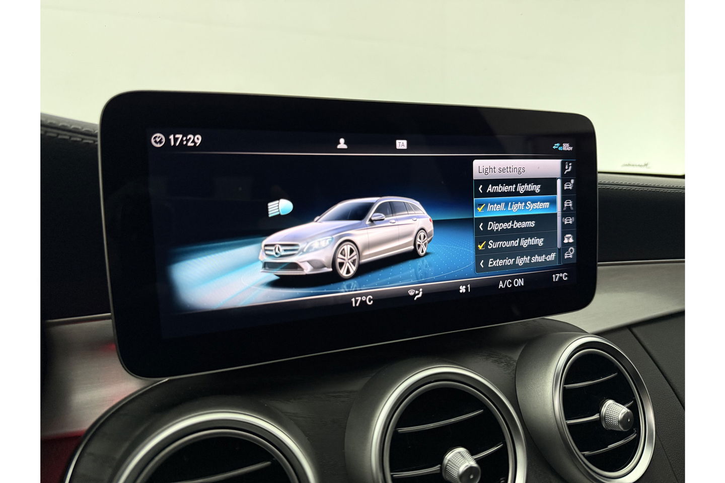 Mercedes-Benz C-Klasse C300e AMG 211PK Pano 360Camera Trekhaak Sfeerverl. Carplay Clima LED Navi Stoelverwarming
