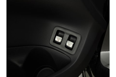 Mercedes-Benz C-Klasse C300e AMG 211PK Pano 360Camera Trekhaak Sfeerverl. Carplay Clima LED Navi Stoelverwarming