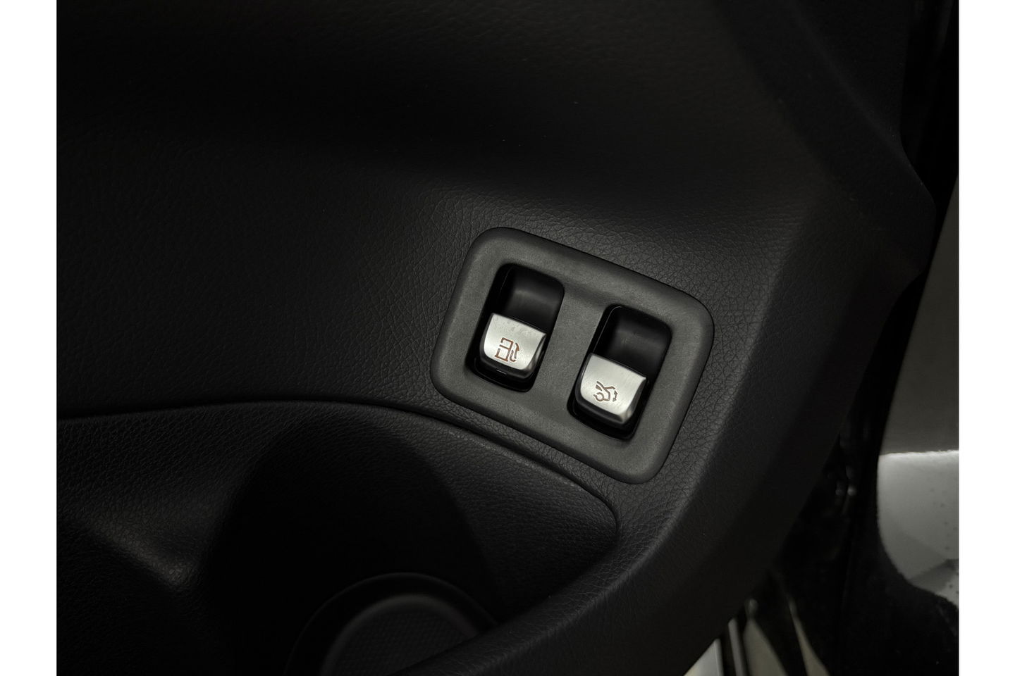 Mercedes-Benz C-Klasse C300e AMG 211PK Pano 360Camera Trekhaak Sfeerverl. Carplay Clima LED Navi Stoelverwarming