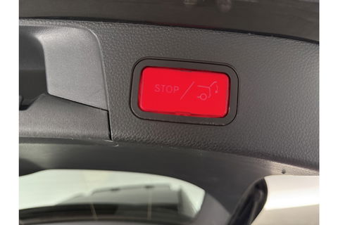 Mercedes-Benz C-Klasse C300e AMG 211PK Pano 360Camera Trekhaak Sfeerverl. Carplay Clima LED Navi Stoelverwarming