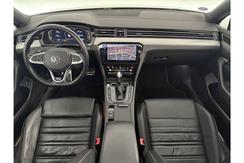 Volkswagen Passat 1.5 TSI 150PK R-Line DSG Pano Virtual Trekhaak LED ACC Camera Clima Carplay Leder Navi 18"LMV PDC
