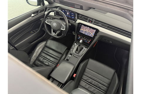 Volkswagen Passat 1.5 TSI 150PK R-Line DSG Pano Virtual Trekhaak LED ACC Camera Clima Carplay Leder Navi 18"LMV PDC