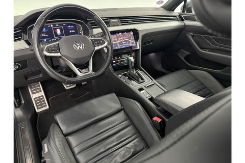 Volkswagen Passat 1.5 TSI 150PK R-Line DSG Pano Virtual Trekhaak LED ACC Camera Clima Carplay Leder Navi 18"LMV PDC