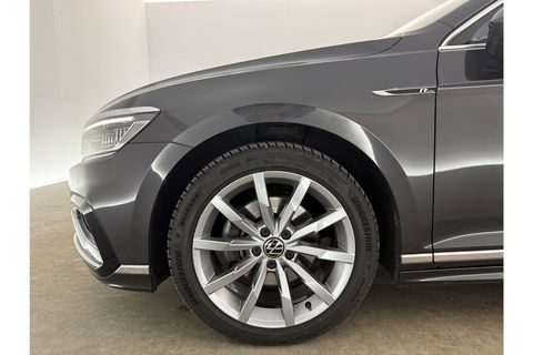 Volkswagen Passat 1.5 TSI 150PK R-Line DSG Pano Virtual Trekhaak LED ACC Camera Clima Carplay Leder Navi 18"LMV PDC