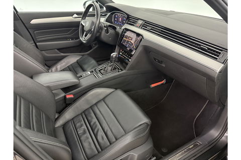 Volkswagen Passat 1.5 TSI 150PK R-Line DSG Pano Virtual Trekhaak LED ACC Camera Clima Carplay Leder Navi 18"LMV PDC