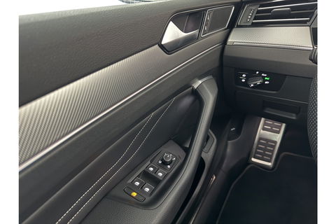 Volkswagen Passat 1.5 TSI 150PK R-Line DSG Pano Virtual Trekhaak LED ACC Camera Clima Carplay Leder Navi 18"LMV PDC