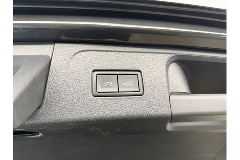 Volkswagen Passat 1.5 TSI 150PK R-Line DSG Pano Virtual Trekhaak LED ACC Camera Clima Carplay Leder Navi 18"LMV PDC