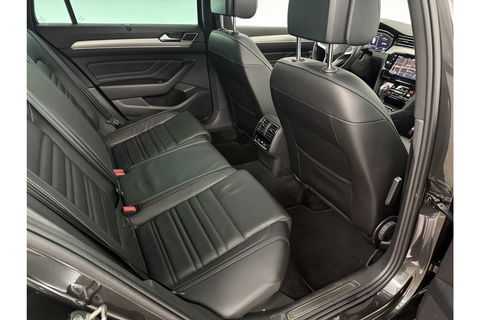 Volkswagen Passat 1.5 TSI 150PK R-Line DSG Pano Virtual Trekhaak LED ACC Camera Clima Carplay Leder Navi 18"LMV PDC