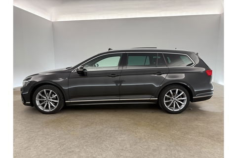 Volkswagen Passat 1.5 TSI 150PK R-Line DSG Pano Virtual Trekhaak LED ACC Camera Clima Carplay Leder Navi 18"LMV PDC