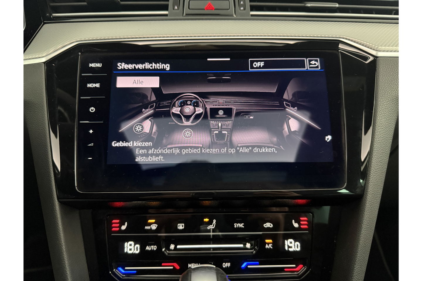 Volkswagen Passat 1.5 TSI 150PK R-Line DSG Pano Virtual Trekhaak LED ACC Camera Clima Carplay Leder Navi 18"LMV PDC