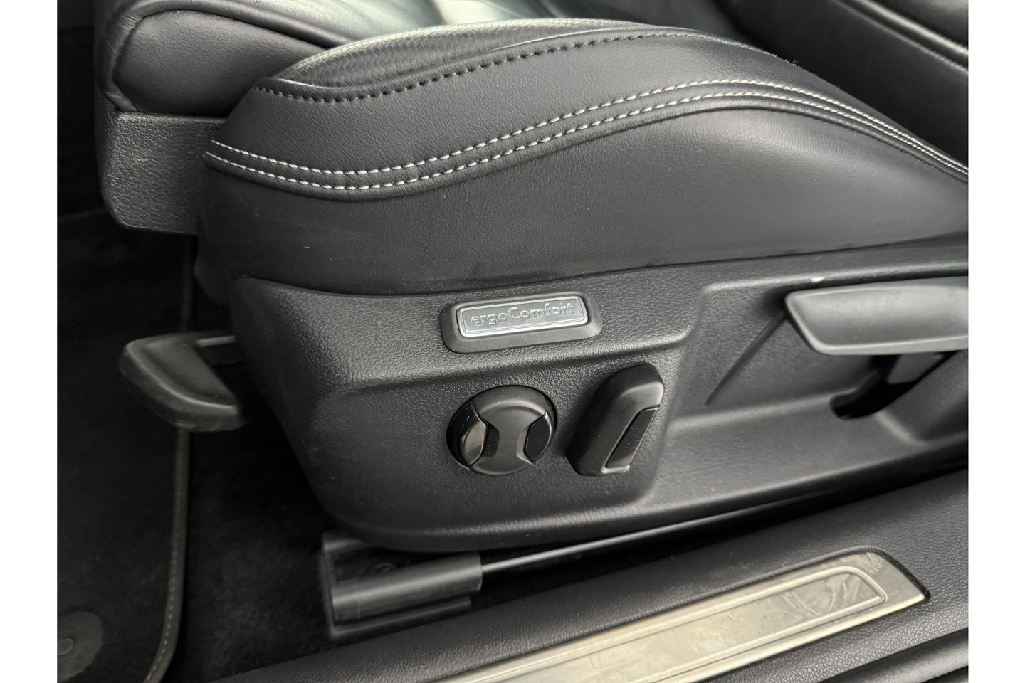 Volkswagen Passat 1.5 TSI 150PK R-Line DSG Pano Virtual Trekhaak LED ACC Camera Clima Carplay Leder Navi 18"LMV PDC