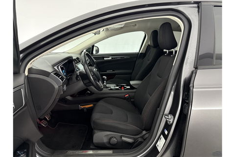 Ford Mondeo 1.5 ST-Line 161PK LED Sfeerverl. Trekhaak Clima Cruise Navigatie PDC 18"LMV