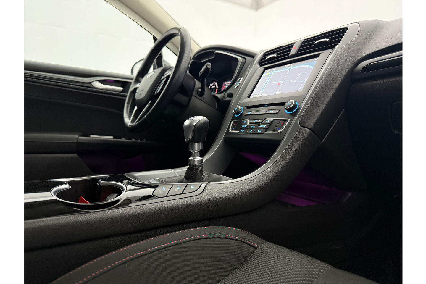 Ford Mondeo 1.5 ST-Line 161PK LED Sfeerverl. Trekhaak Clima Cruise Navigatie PDC 18"LMV