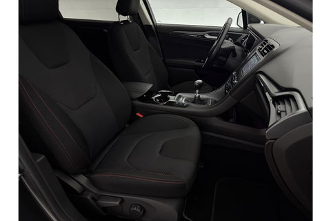 Ford Mondeo 1.5 ST-Line 161PK LED Sfeerverl. Trekhaak Clima Cruise Navigatie PDC 18"LMV