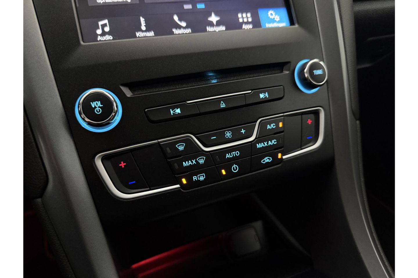 Ford Mondeo 1.5 ST-Line 161PK LED Sfeerverl. Trekhaak Clima Cruise Navigatie PDC 18"LMV