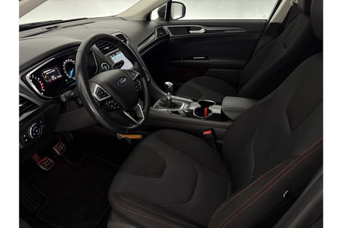 Ford Mondeo 1.5 ST-Line 161PK LED Sfeerverl. Trekhaak Clima Cruise Navigatie PDC 18"LMV